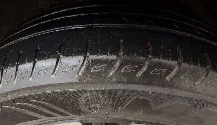 2022 KIA CARENS PRESTIGE PLUS 1.4 PETROL 7 STR, Petrol, Manual, 89,233 km, Left Rear Tyre Tread