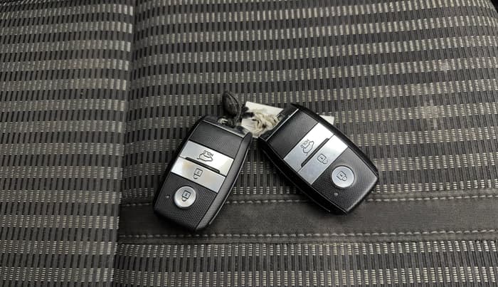 2022 KIA CARENS PRESTIGE PLUS 1.4 PETROL 7 STR, Petrol, Manual, 89,233 km, Key Close Up