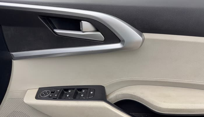 2022 KIA CARENS PRESTIGE PLUS 1.4 PETROL 7 STR, Petrol, Manual, 89,233 km, Driver Side Door Panels Control