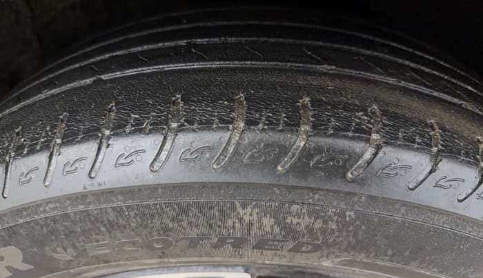 2022 KIA CARENS PRESTIGE PLUS 1.4 PETROL 7 STR, Petrol, Manual, 89,233 km, Right Front Tyre Tread