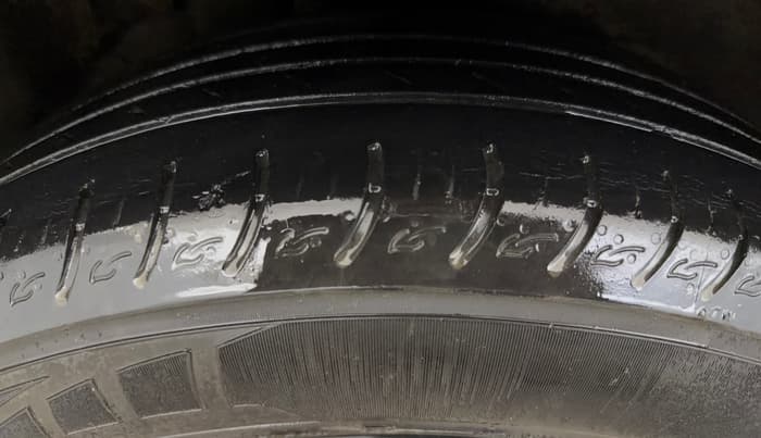 2022 KIA CARENS PRESTIGE PLUS 1.4 PETROL 7 STR, Petrol, Manual, 89,233 km, Right Rear Tyre Tread