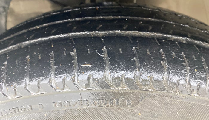 2019 Maruti Swift LXI, Petrol, Manual, 59,574 km, Left Front Tyre Tread