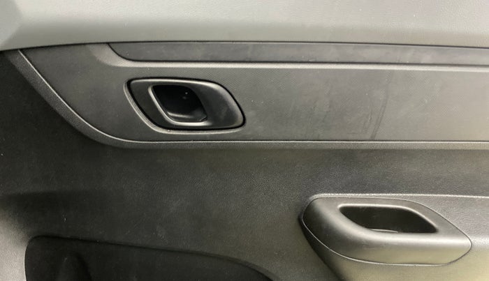 2021 Renault Kwid RXT 1.0 AMT (O), Petrol, Automatic, 33,960 km, Driver Side Door Panels Control