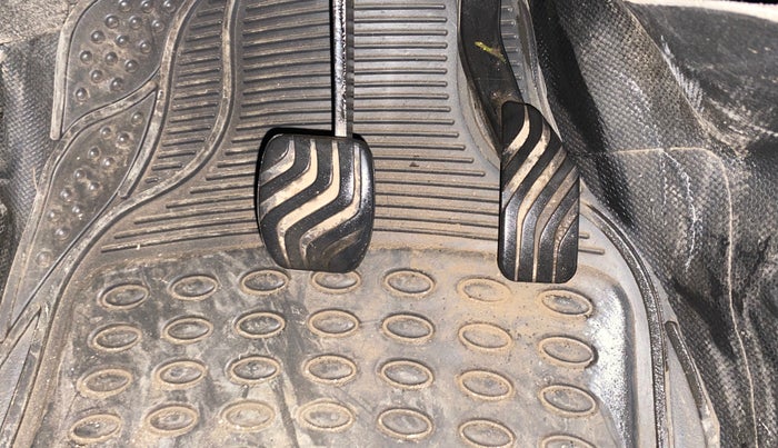 2021 Renault Kwid RXT 1.0 AMT (O), Petrol, Automatic, 33,960 km, Pedals