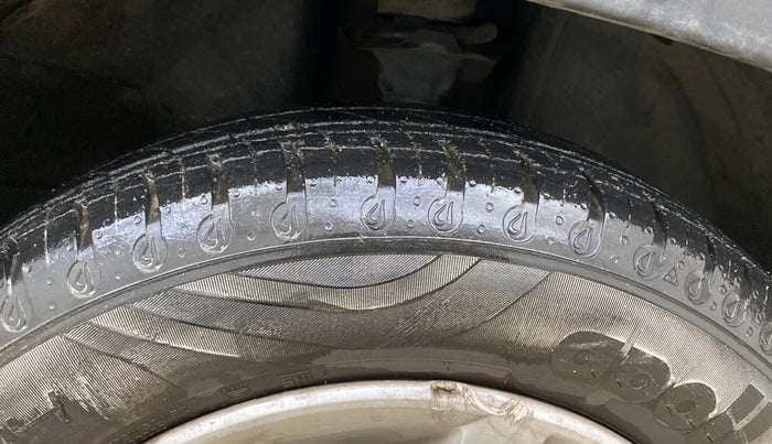 2021 Renault Kwid RXT 1.0 AMT (O), Petrol, Automatic, 33,960 km, Right Front Tyre Tread