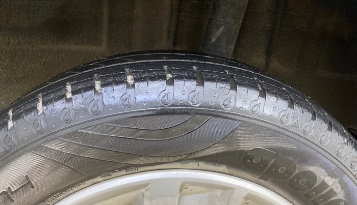 2021 Renault Kwid RXT 1.0 AMT (O), Petrol, Automatic, 33,960 km, Left Rear Tyre Tread