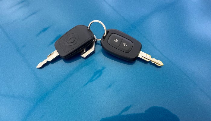 2021 Renault Kwid RXT 1.0 AMT (O), Petrol, Automatic, 33,960 km, Key Close Up