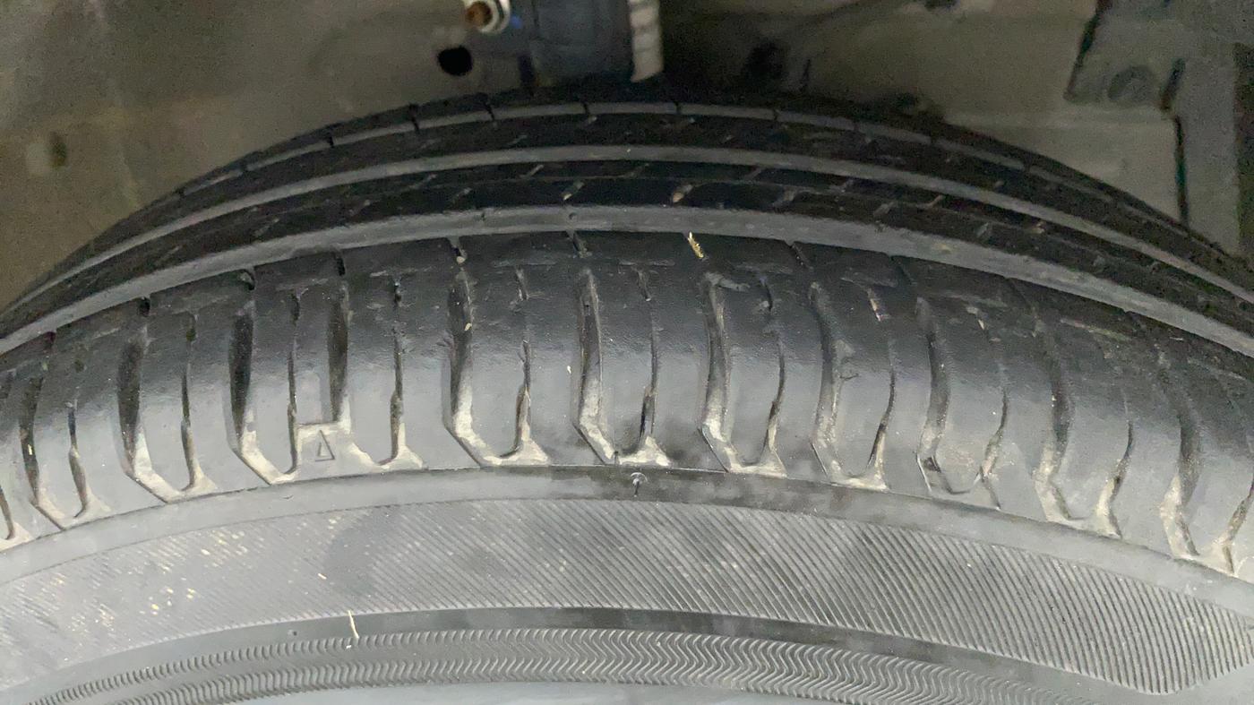 2017 Maruti Swift VXI OPT, Petrol, Manual, 14,361 km, Right Front Tyre Tread