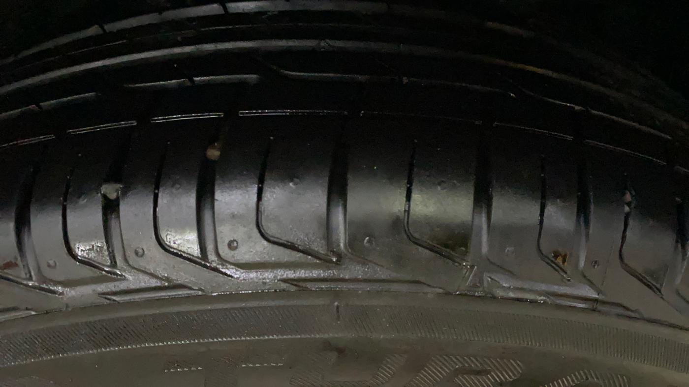 2017 Honda WR-V 1.5L I-DTEC VX MT, Diesel, Manual, 1,44,737 km, Right Front Tyre Tread