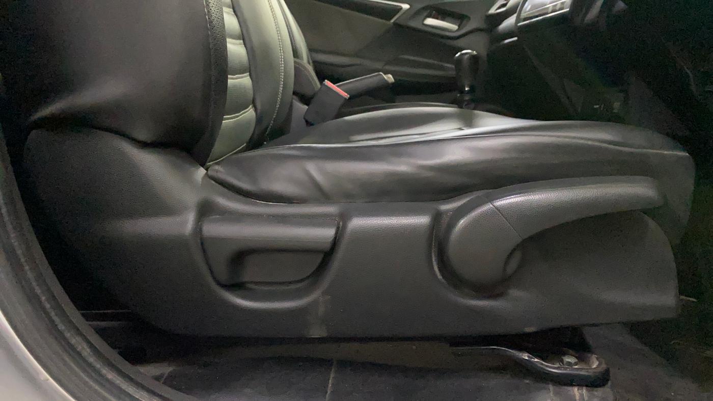2017 Honda WR-V 1.5L I-DTEC VX MT, Diesel, Manual, 1,44,737 km, Driver Side Adjustment Panel