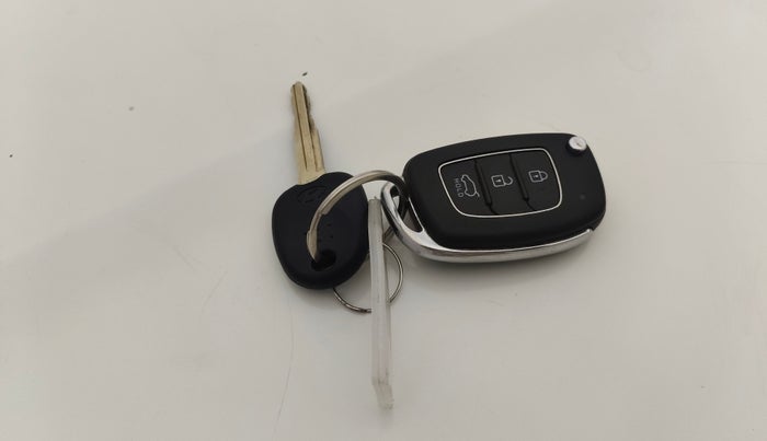 2021 Hyundai VENUE SX 1.0 TURBO IMT, Petrol, Manual, 1,15,386 km, Key Close Up