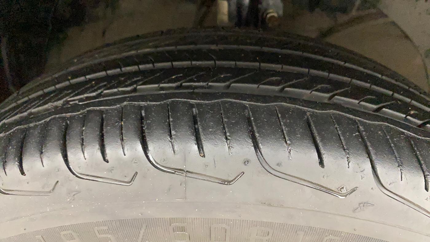 2024 Toyota Urban Cruiser Taisor V 1.0 Petrol AT, Petrol, Automatic, 25,631 km, Right Front Tyre Tread