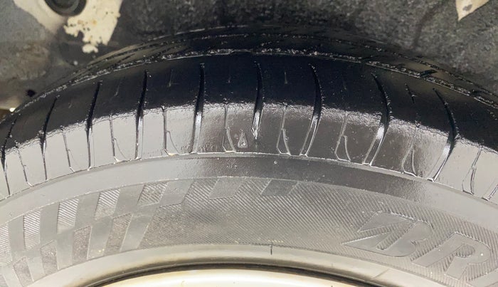 2012 Hyundai i20 MAGNA 1.2, Petrol, Manual, 90,411 km, Right Rear Tyre Tread