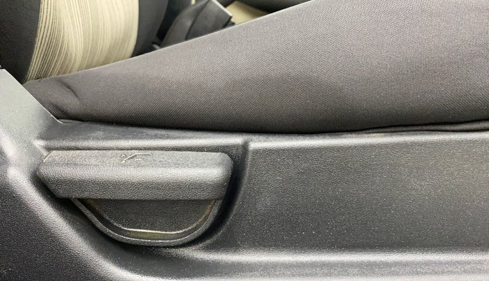 2012 Hyundai i20 MAGNA 1.2, Petrol, Manual, 90,411 km, Driver Side Adjustment Panel