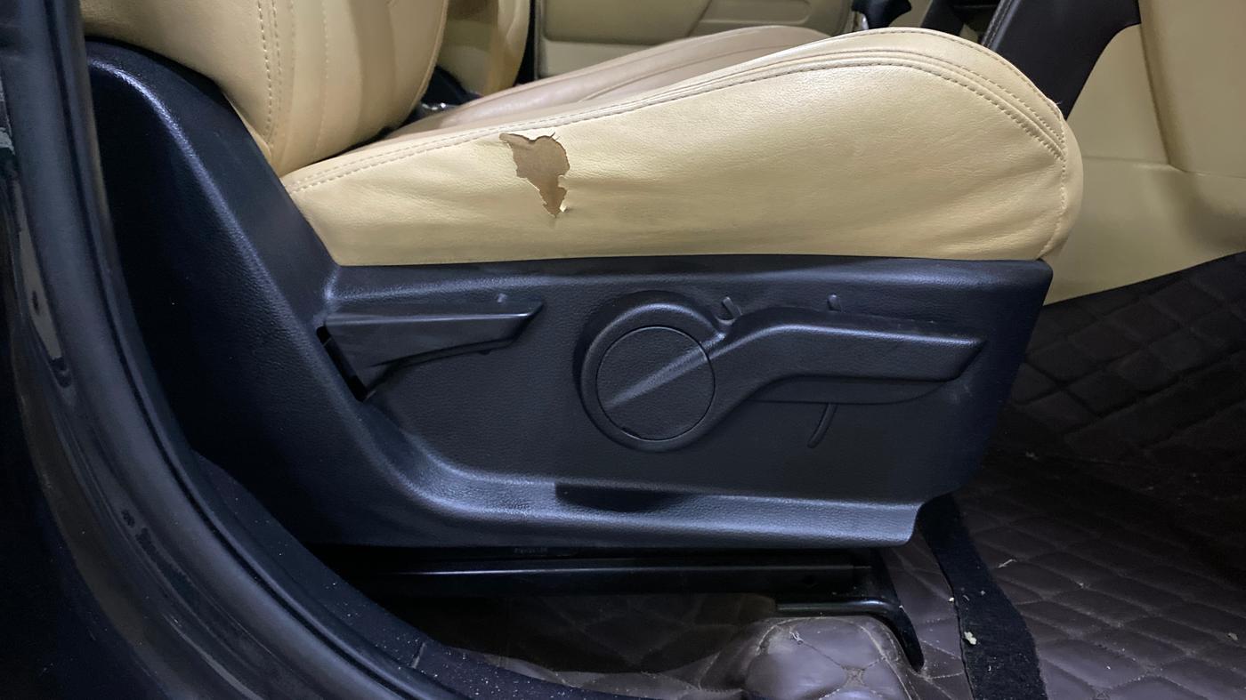 2021 Mahindra Thar LX PETROL HT 4WD AT, Petrol, Automatic, 29,267 km, Driver Side Adjustment Panel