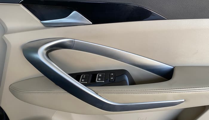 2021 MG HECTOR SHARP 1.5 PETROL CVT, Petrol, Automatic, 50,581 km, Driver Side Door Panels Control