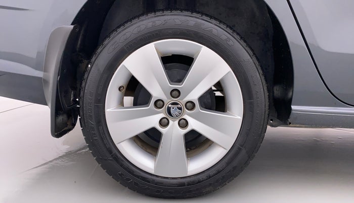 2020 Skoda Rapid 1.0 AMBITION TSI MT, Petrol, Manual, 33,012 km, Right Rear Wheel