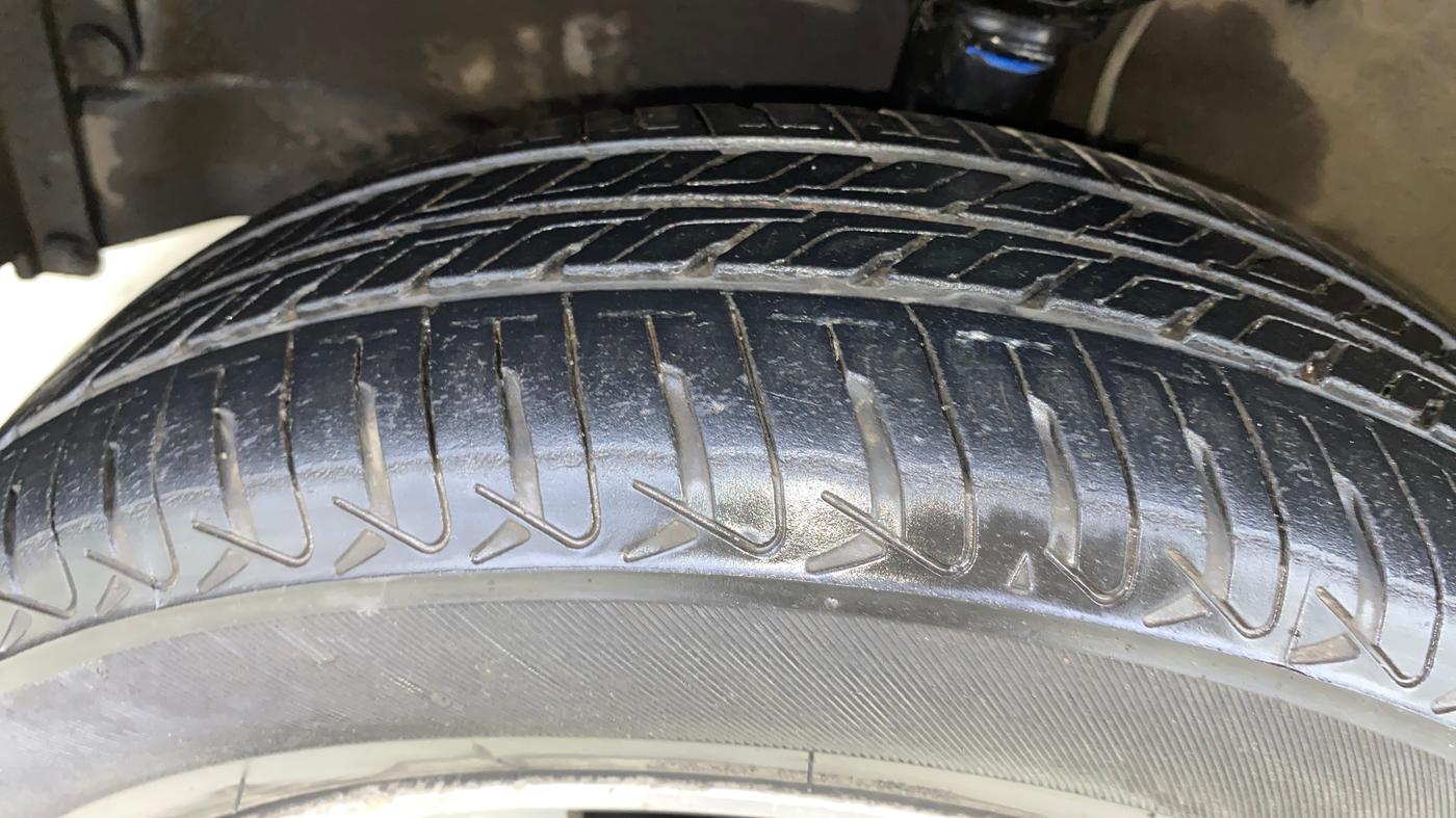 2014 Maruti Wagon R Stingray VXI, Petrol, Manual, 55,983 km, Left Front Tyre Tread