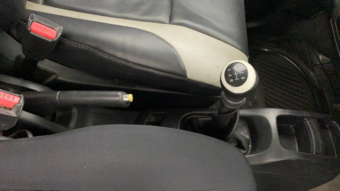 2014 Maruti Wagon R Stingray VXI, Petrol, Manual, 55,983 km, Gear Lever