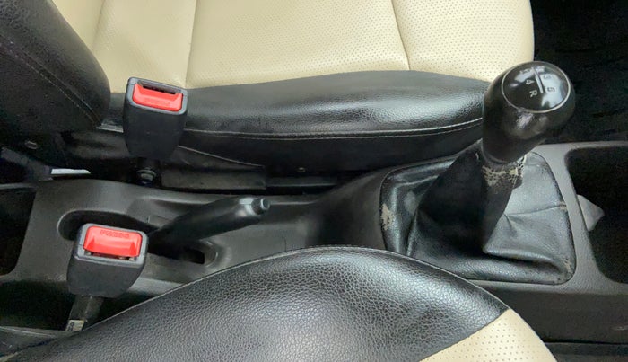 2017 Hyundai Eon ERA +, Petrol, Manual, 39,780 km, Gear Lever