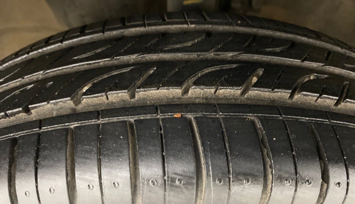 2012 Maruti Wagon R 1.0 VXI, Petrol, Manual, 58,454 km, Left Front Tyre Tread
