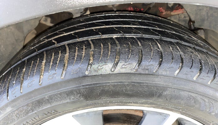 2019 Mahindra XUV300 W8 (O) 1.2 PETROL, Petrol, Manual, 47,794 km, Right Front Tyre Tread