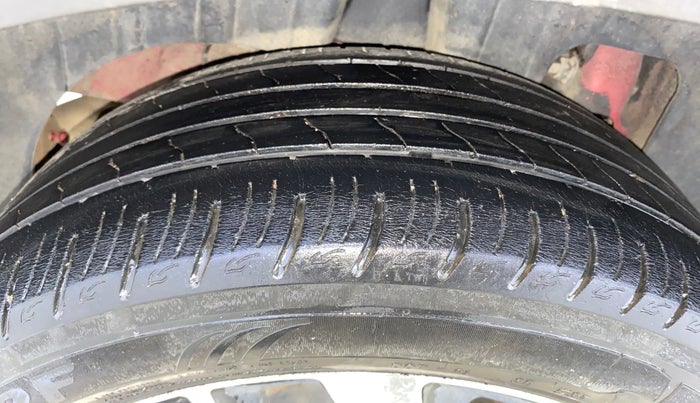 2019 Mahindra XUV300 W8 (O) 1.2 PETROL, Petrol, Manual, 47,794 km, Right Rear Tyre Tread