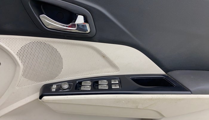 2019 Mahindra XUV300 W8 (O) 1.2 PETROL, Petrol, Manual, 47,794 km, Driver Side Door Panels Control