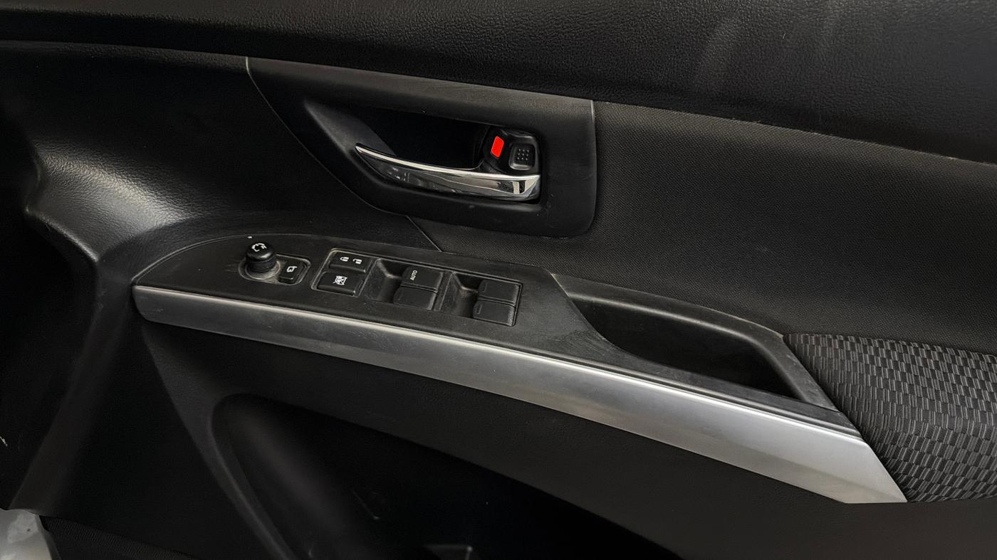 2022 Maruti S Cross ZETA 1.5, Petrol, Manual, 42,599 km, Driver Side Door Panels Control