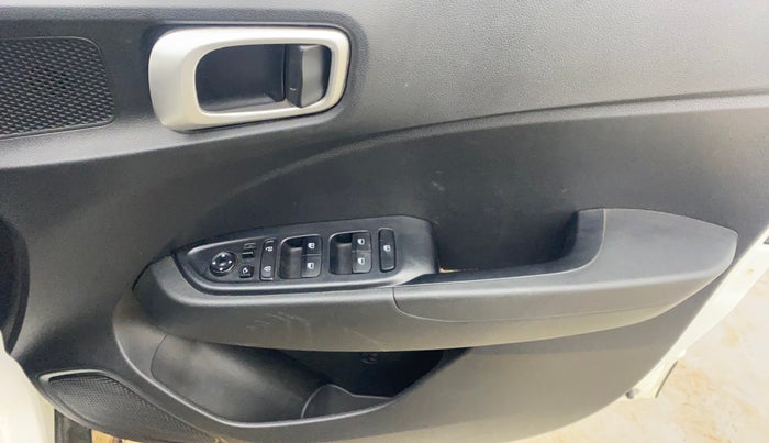 2019 Hyundai VENUE SX PLUS 1.0 TURBO DCT, Petrol, Automatic, 39,728 km, Driver Side Door Panels Control