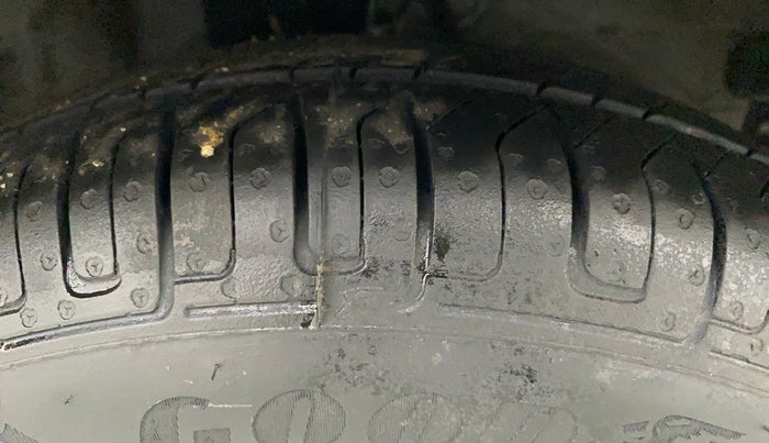 2012 Hyundai i10 SPORTZ 1.2 AT, Petrol, Automatic, 56,171 km, Right Front Tyre Tread