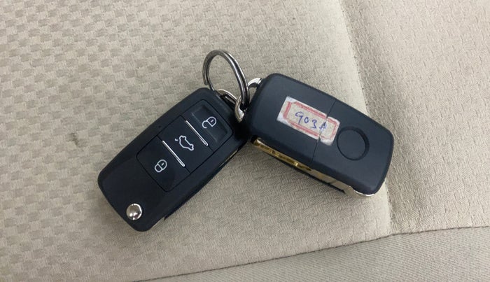 2014 Skoda Rapid 1.5 TDI CR ELEGANCE AT, Diesel, Automatic, 83,103 km, Key Close Up