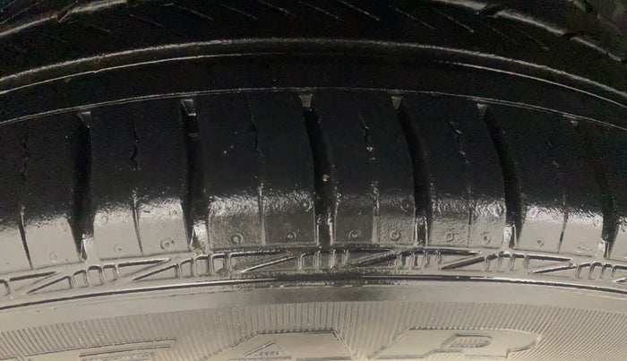 2014 Skoda Rapid 1.5 TDI CR ELEGANCE AT, Diesel, Automatic, 83,103 km, Right Rear Tyre Tread