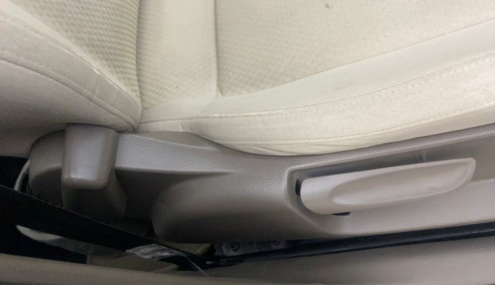 2014 Skoda Rapid 1.5 TDI CR ELEGANCE AT, Diesel, Automatic, 83,103 km, Driver Side Adjustment Panel