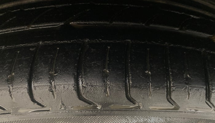 2018 Honda WR-V 1.5L I-DTEC VX MT, Diesel, Manual, 1,12,073 km, Left Front Tyre Tread