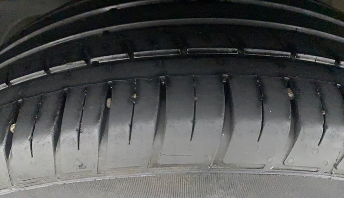 2020 Renault Duster RXZ 1.3 TURBO PETROL MT, Petrol, Manual, 33,691 km, Right Rear Tyre Tread