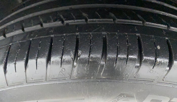 2020 Renault Duster RXZ 1.3 TURBO PETROL MT, Petrol, Manual, 33,691 km, Left Front Tyre Tread