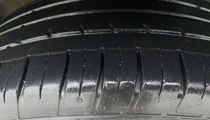 2020 Renault Duster RXZ 1.3 TURBO PETROL MT, Petrol, Manual, 33,691 km, Left Rear Tyre Tread