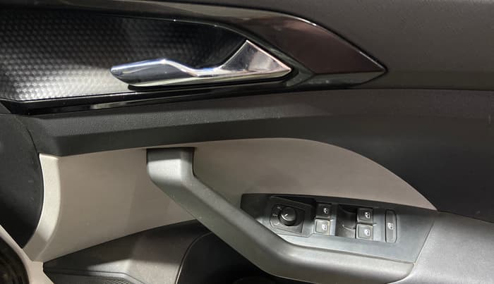 2022 Skoda KUSHAQ STYLE 1.0L TSI MT, Petrol, Manual, 97,162 km, Driver Side Door Panels Control