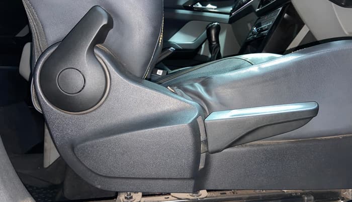 2022 Skoda KUSHAQ STYLE 1.0L TSI MT, Petrol, Manual, 97,162 km, Driver Side Adjustment Panel