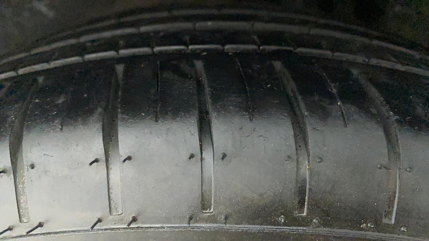 2018 Maruti Ciaz ALPHA  AT 1.5 SHVS PETROL, Petrol, Automatic, 72,149 km, Left Rear Tyre Tread