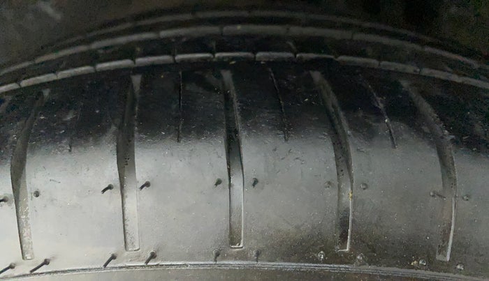 2018 Maruti Ciaz ALPHA  AT 1.5 SHVS PETROL, Petrol, Automatic, 72,149 km, Left Rear Tyre Tread
