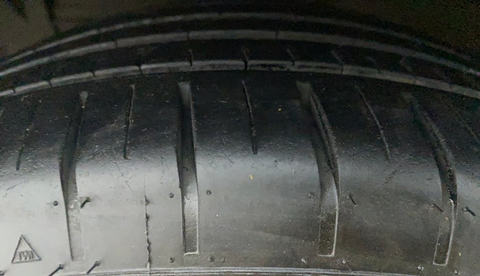 2018 Maruti Ciaz ALPHA  AT 1.5 SHVS PETROL, Petrol, Automatic, 72,149 km, Left Front Tyre Tread