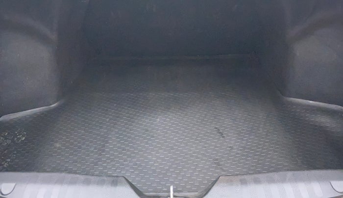 2018 Maruti Ciaz ALPHA  AT 1.5 SHVS PETROL, Petrol, Automatic, 72,149 km, Boot Inside