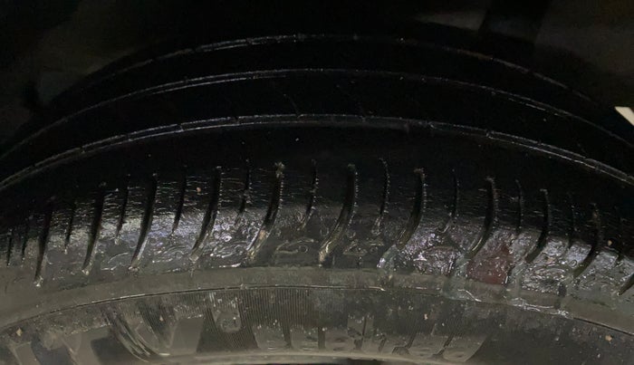 2021 Maruti Baleno DELTA PETROL 1.2, Petrol, Manual, 27,930 km, Left Rear Tyre Tread