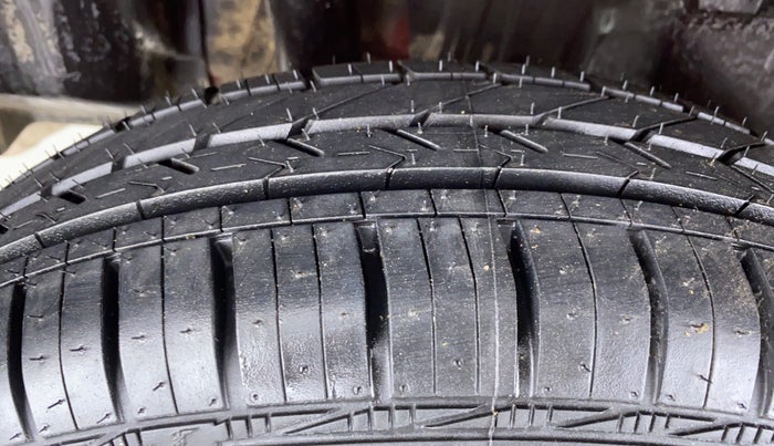 2019 Maruti Swift VXI D, Petrol, Manual, Right Rear Tyre Tread