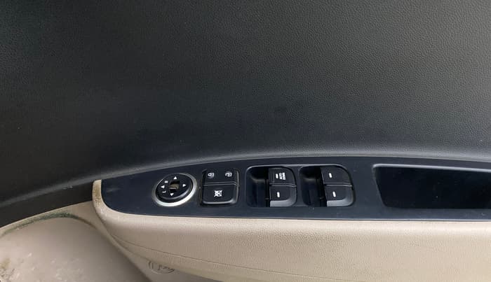2019 Hyundai Grand i10 MAGNA AT 1.2 KAPPA VTVT, Petrol, Automatic, 27,248 km, Driver Side Door Panels Control