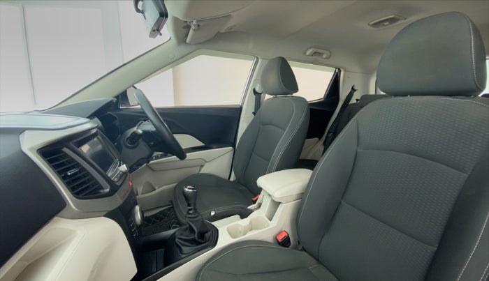 2019 Mahindra XUV300 1.5 W6 MT, Diesel, Manual, 23,583 km, Right Side Front Door Cabin