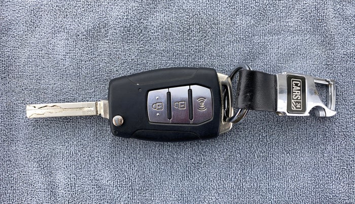 2019 Mahindra XUV300 1.5 W6 MT, Diesel, Manual, 23,583 km, Key Close Up
