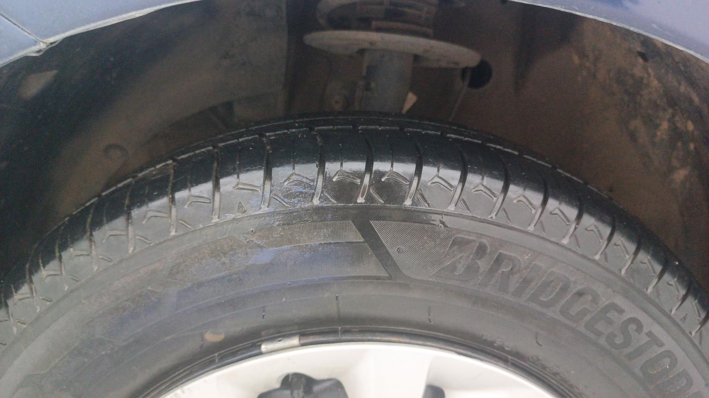 2017 Maruti Dzire VXI AMT, Petrol, Automatic, 84,540 km, Left Front Tyre Tread